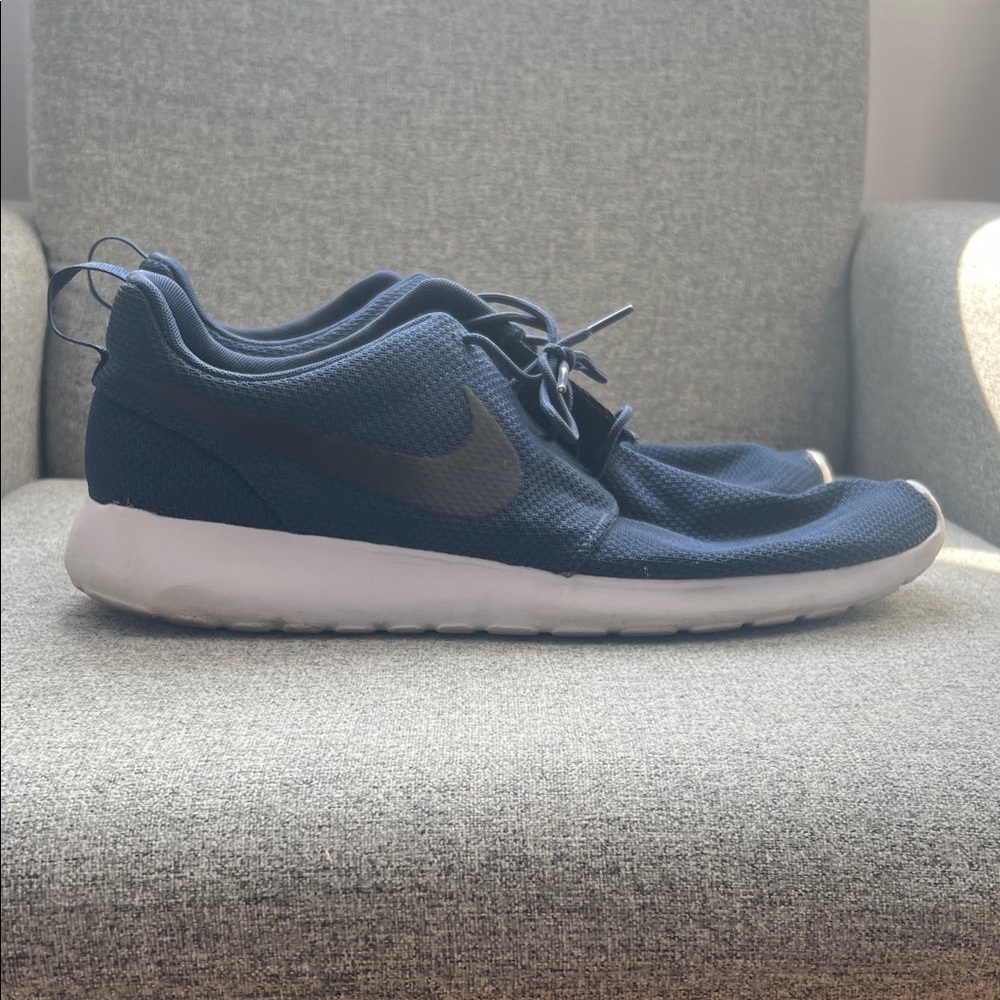 Men’s Nike Roshe run size 15